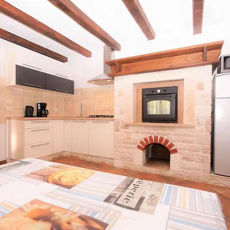 Slavica Near To - Istrien 54254 * プーラ